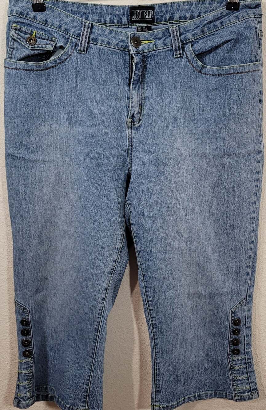 Just Blu Stonewashed Denim Capri Pants 16 Flat Front Decorative Buttons on Legs